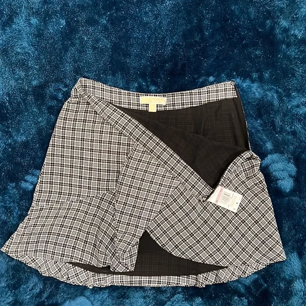 41. Michael Kors Black & White Houndstooth mini flounce skirt Size 10 NWT